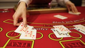 Tách hai lá bài 8 trong cách chơi blackjack